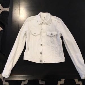 H&M’s white jean jacket 0